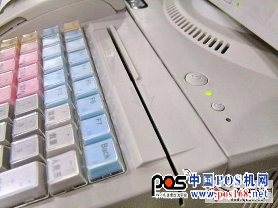 刷卡器在標(biāo)配中沒有配置，需要根據(jù)客戶的需求另外定制
